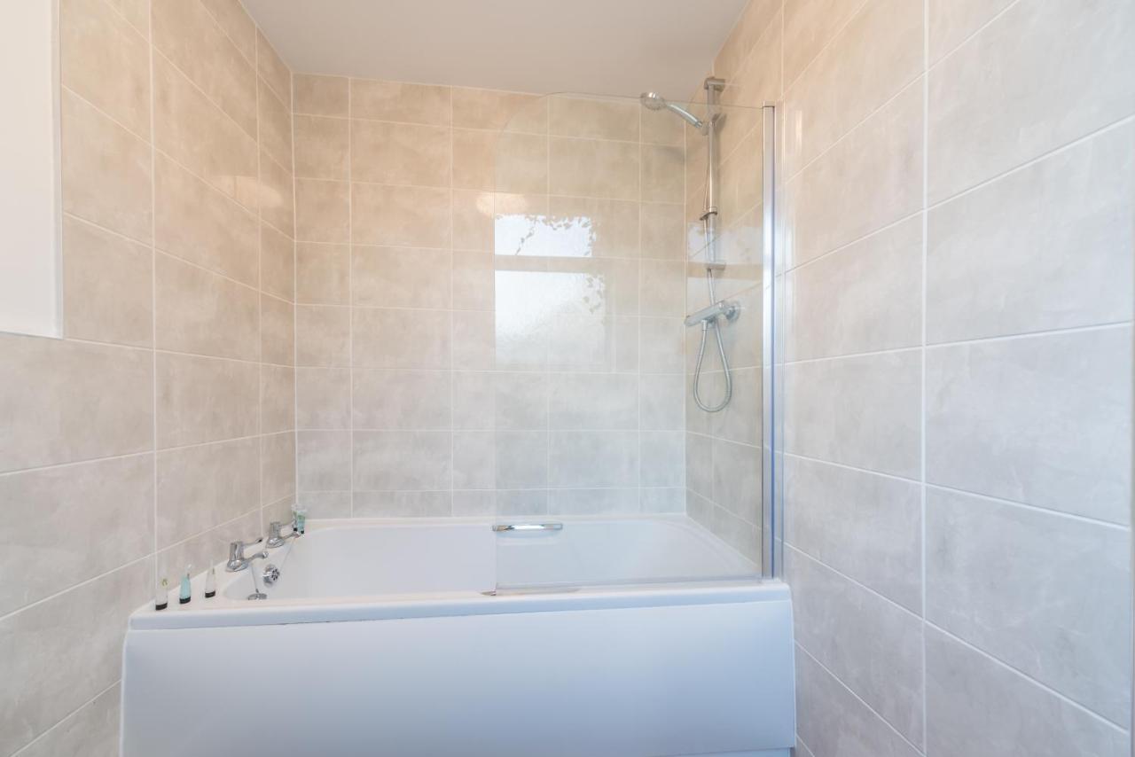 3 Bedroom Saks - 2 Living Area House In Newland Ave Hull Kingston upon Hull Bagian luar foto